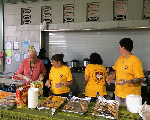 ACS volunteers on Hawaii's Big Island serve the displaced breakfast
