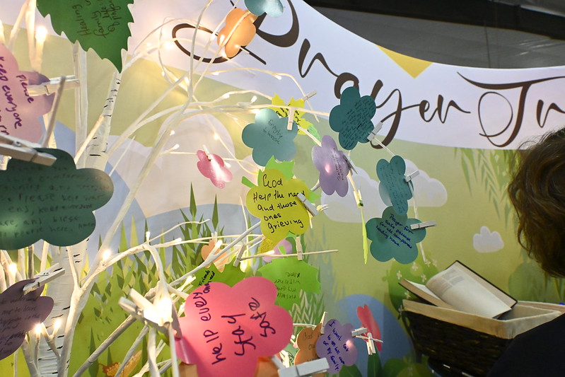 4.      Pathfinders wrote praises and requests on the prayer tree stationed in the new health evangelism honor run by the NAD Health Ministries department. Photo: Cerron Pollard | North American Division