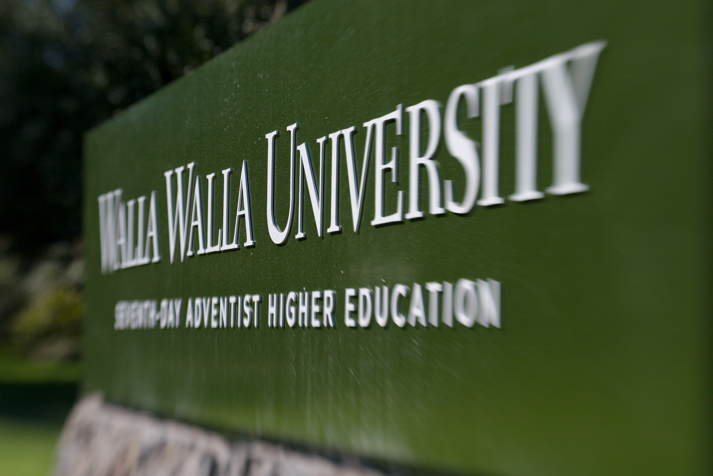 Green sign reading Walla Walla University: Seventh-day Adventist Higher Education