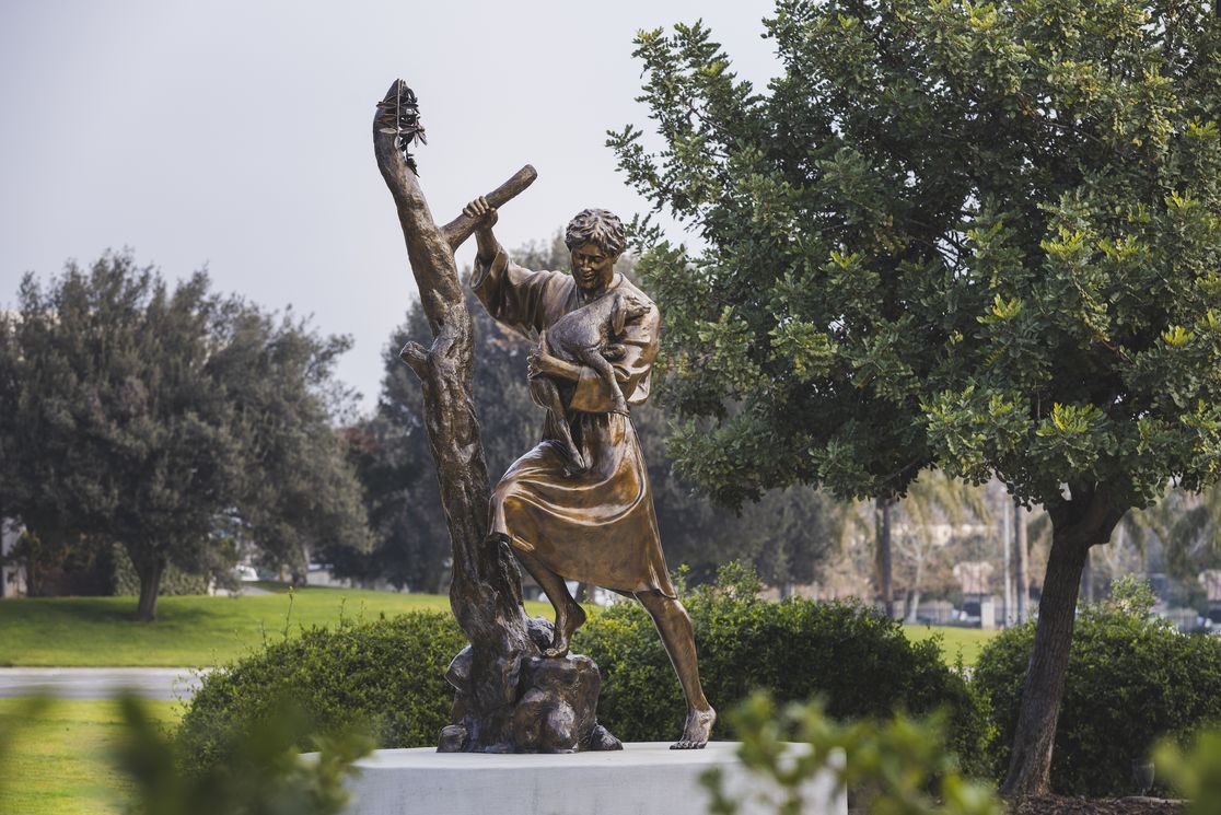 “The Lost Sheep” sculpture created by artist Victor Issa to be dedicated on Feb. 15, 2022 as the third in a series of sculptures at La Sierra University depicting biblical parables exemplifying God’s grace. (Photo: Natan Vigna)