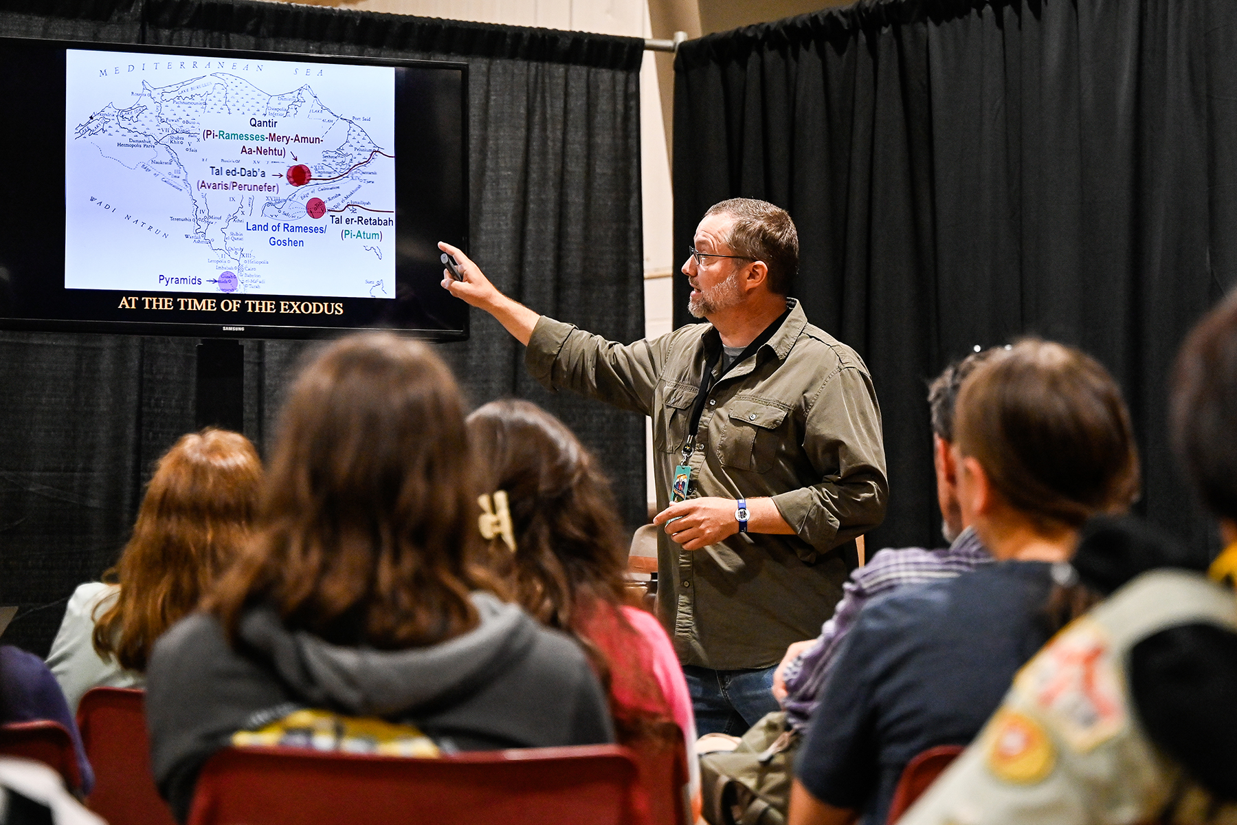 Middle aged man shares a chart of exodus with Pathfinders at the Gillette, Wyo., camporee