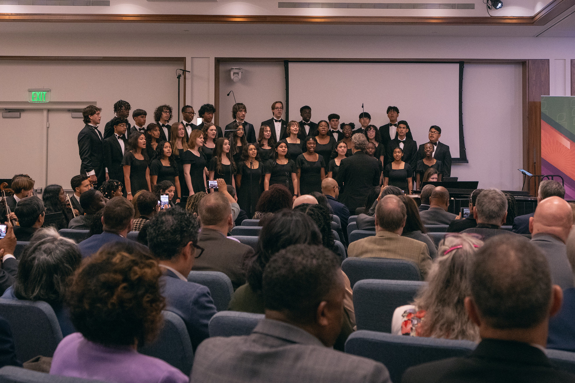 The Shenandoan Select Choir from Shenandoah Valley Academy perform for the afternoon President’s Concert to close out the Sabbath. 